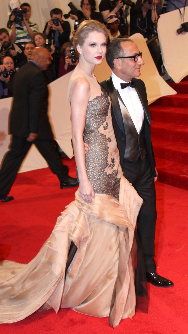 Taylor Swift at 2011 Costume Institute Gala — photo 94