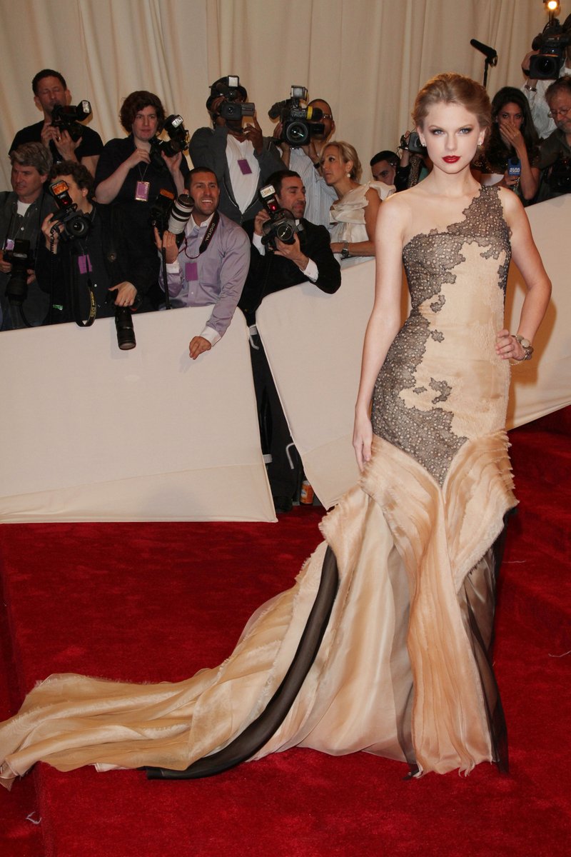 Taylor Swift at 2011 Costume Institute Gala — photo 105