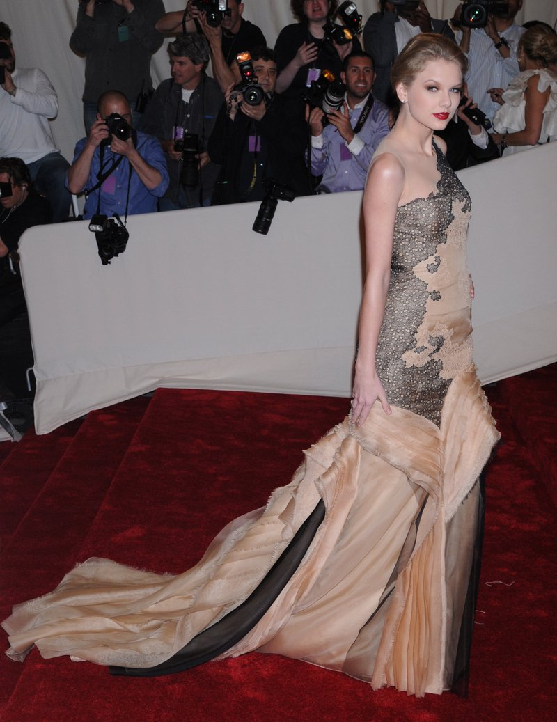 Taylor Swift at 2011 Costume Institute Gala — photo 119