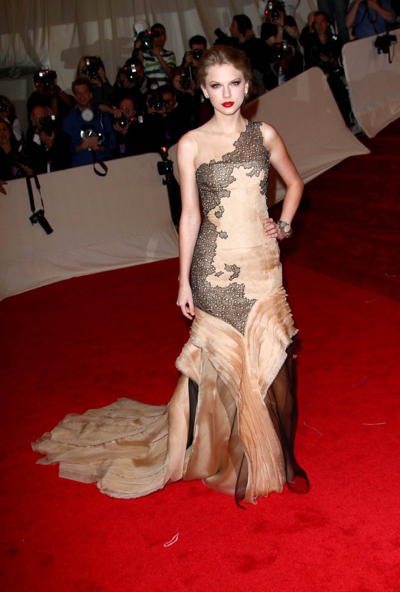 Taylor Swift at 2011 Costume Institute Gala — photo 129