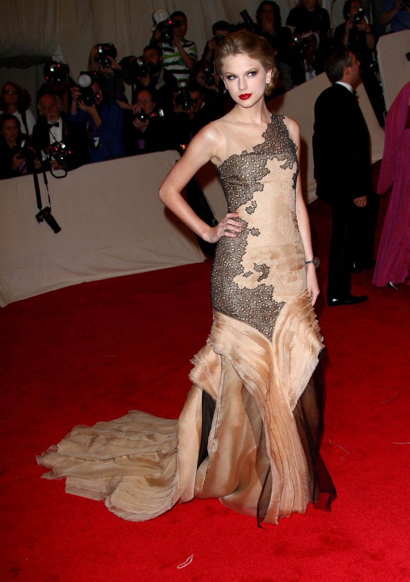 Taylor Swift at 2011 Costume Institute Gala — photo 130