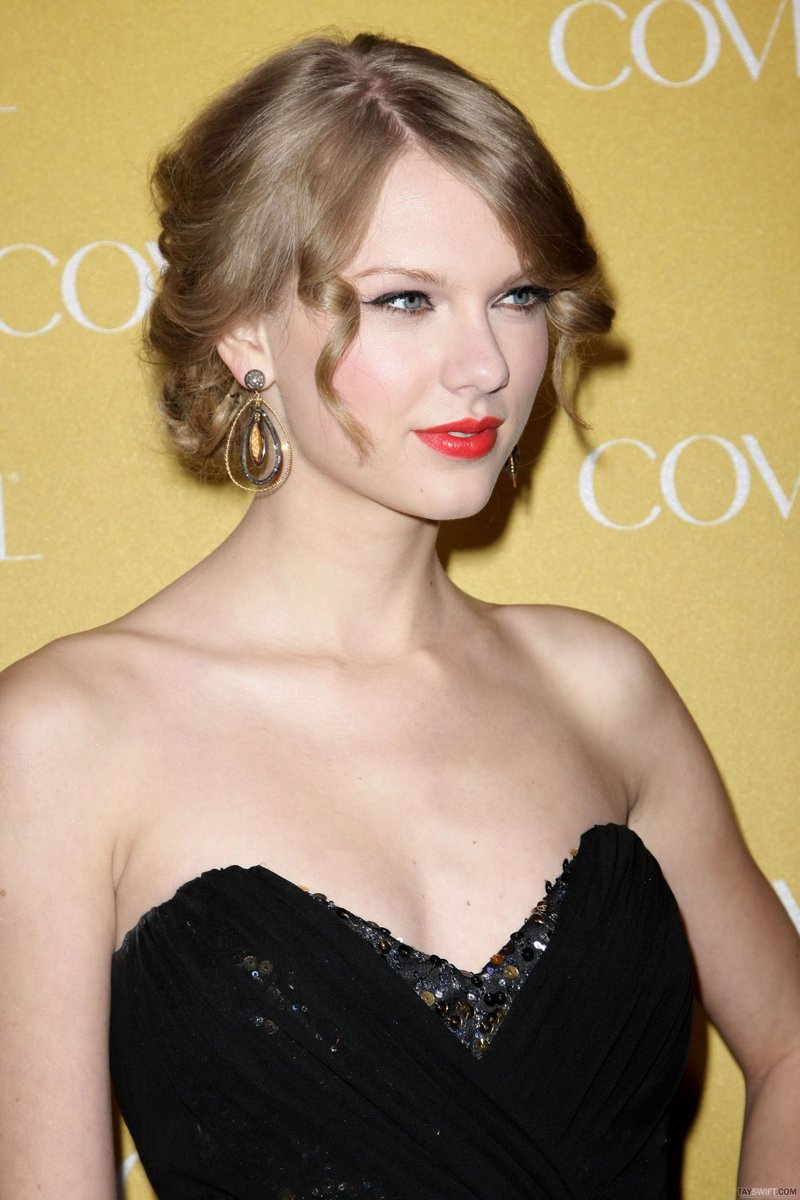 Taylor Swift at CoverGirl 50th Anniversary Party — photo 12