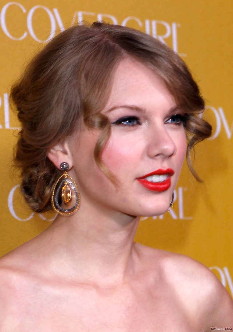 Taylor Swift at CoverGirl 50th Anniversary Party — photo 31