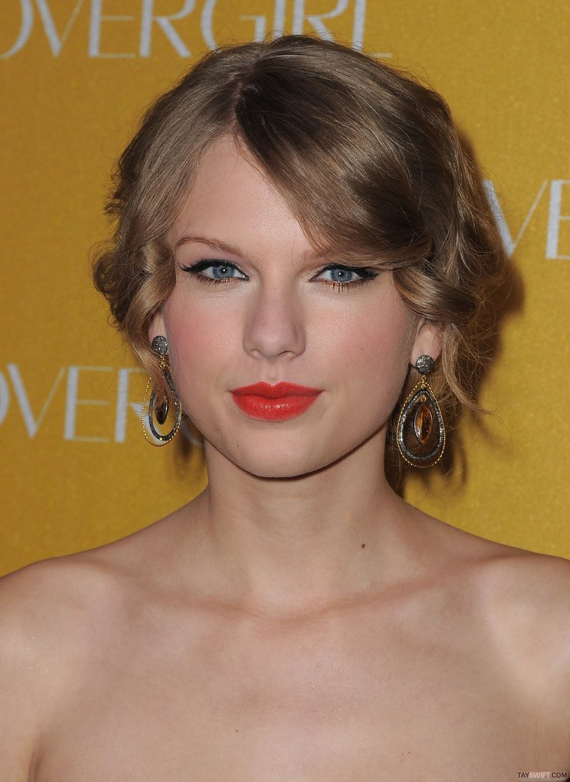 Taylor Swift at CoverGirl 50th Anniversary Party — photo 32