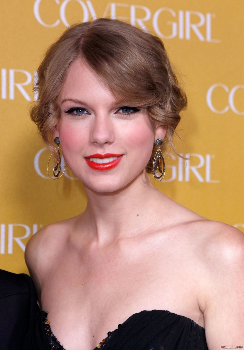 Taylor Swift at CoverGirl 50th Anniversary Party — photo 35