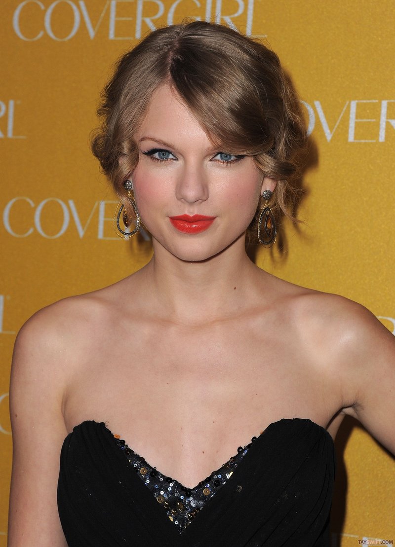 Taylor Swift at CoverGirl 50th Anniversary Party — photo 38
