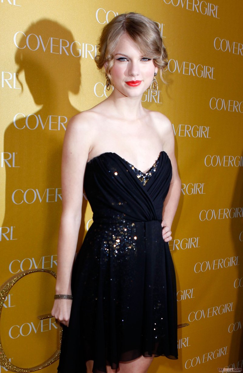 Taylor Swift at CoverGirl 50th Anniversary Party — photo 43