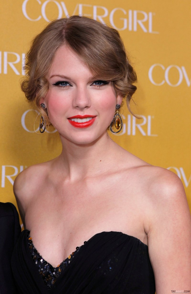 Taylor Swift at CoverGirl 50th Anniversary Party — photo 135