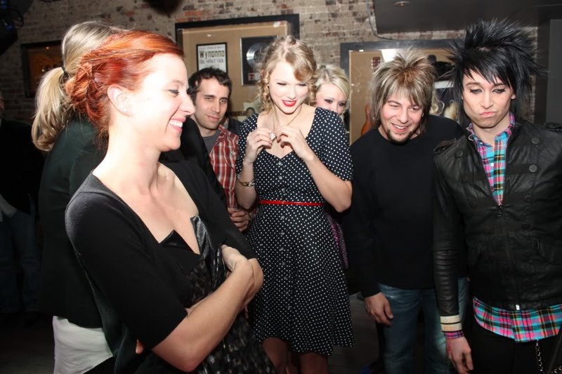 Taylor Swift at Hard Rock Café Party — photo 9