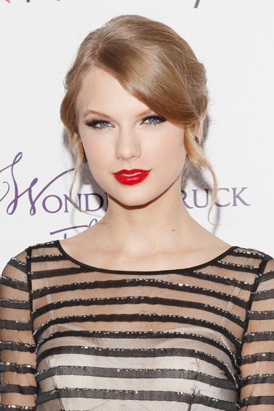 Taylor Swift at Macy's Wonderstruck Fragrance Launch — photo 11