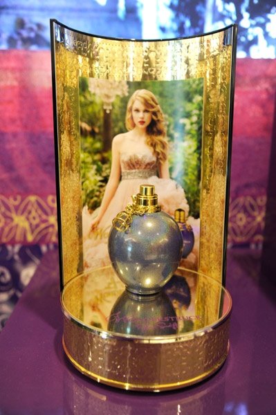 Taylor Swift at Macy's Wonderstruck Fragrance Launch — photo 25