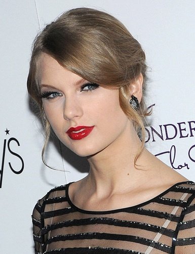 Taylor Swift at Macy's Wonderstruck Fragrance Launch — photo 39