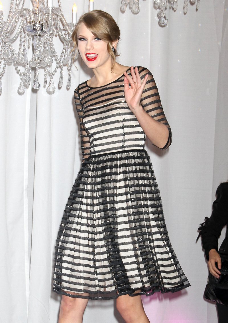 Taylor Swift at Macy's Wonderstruck Fragrance Launch — photo 44