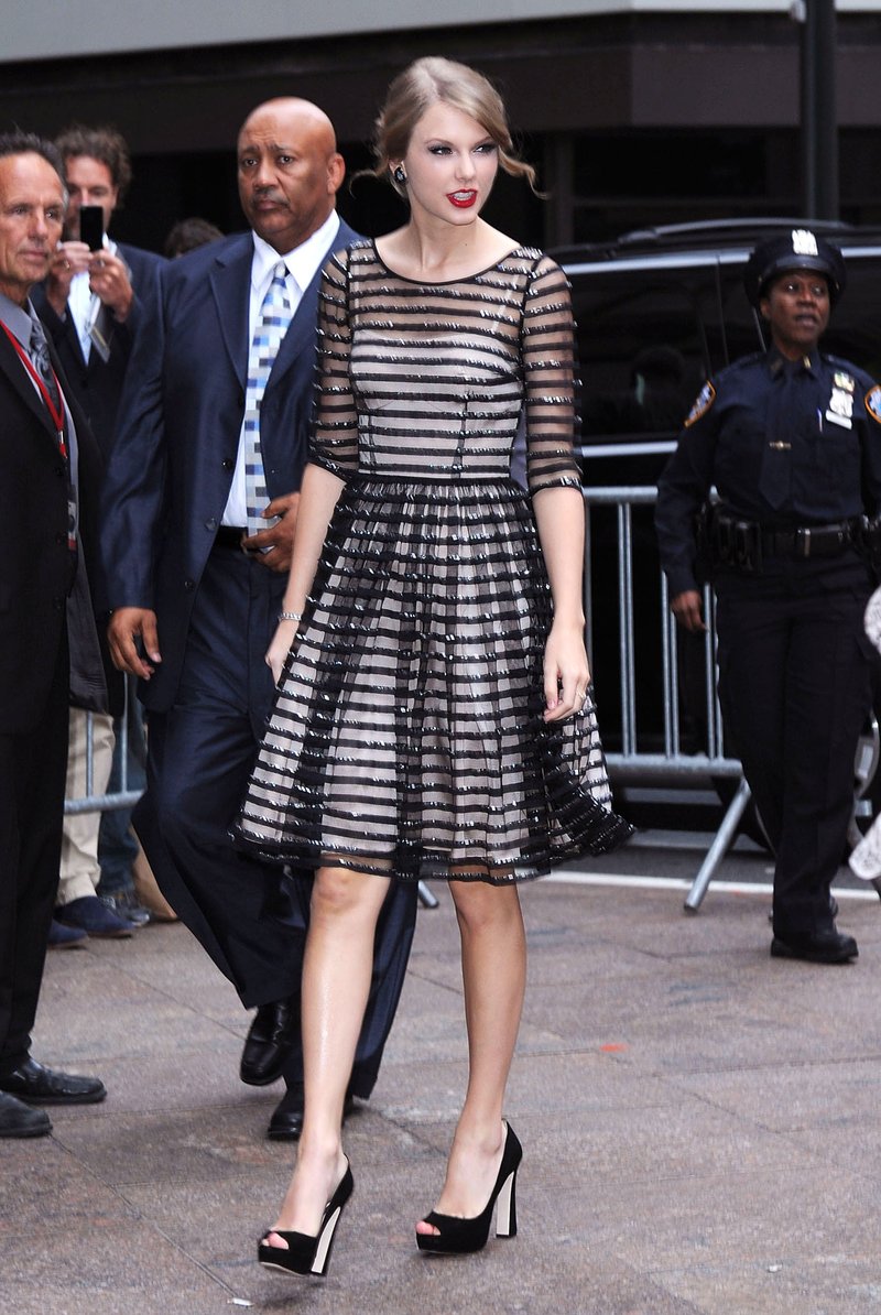 Taylor Swift at Macy's Wonderstruck Fragrance Launch — photo 54