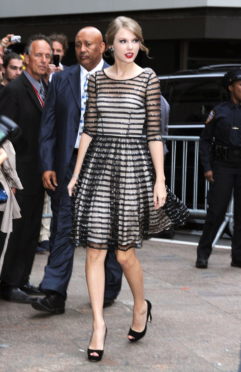 Taylor Swift at Macy's Wonderstruck Fragrance Launch — photo 55