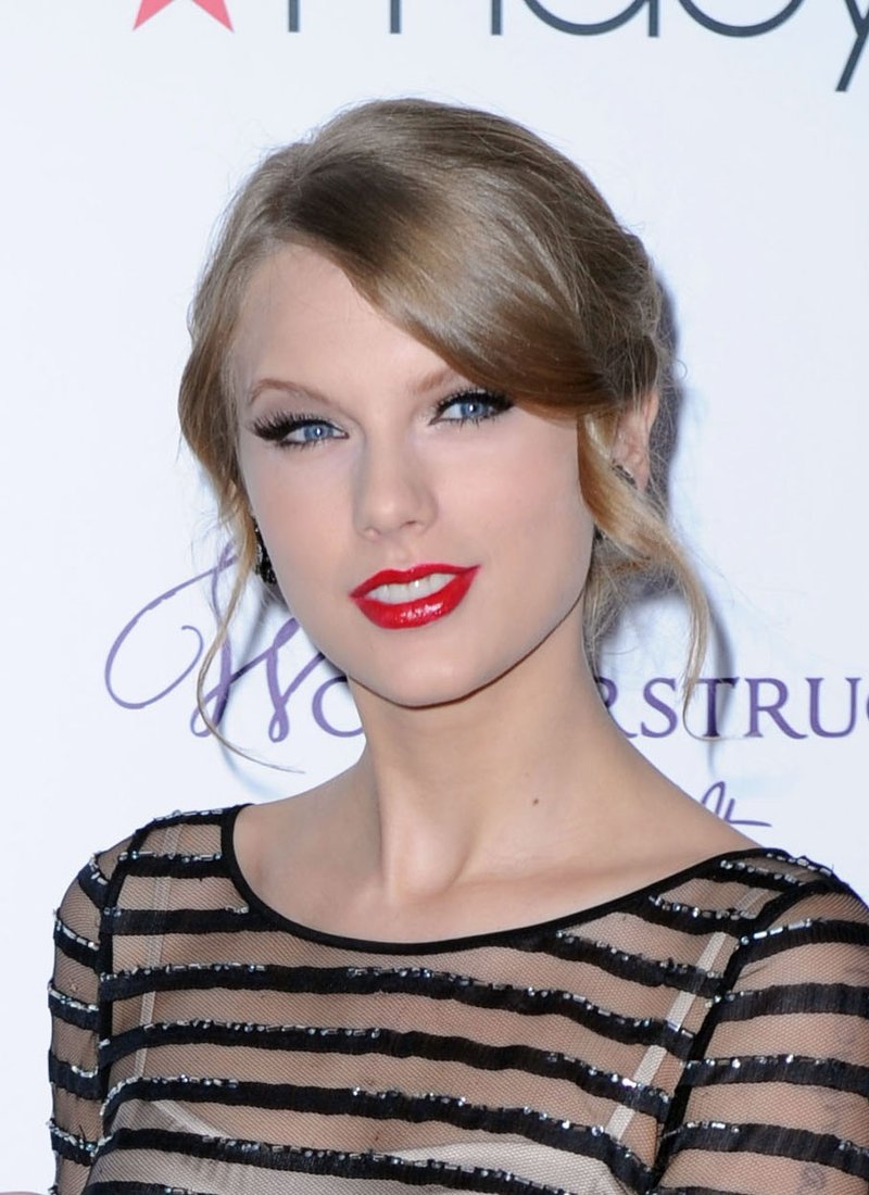 Taylor Swift at Macy's Wonderstruck Fragrance Launch — photo 75
