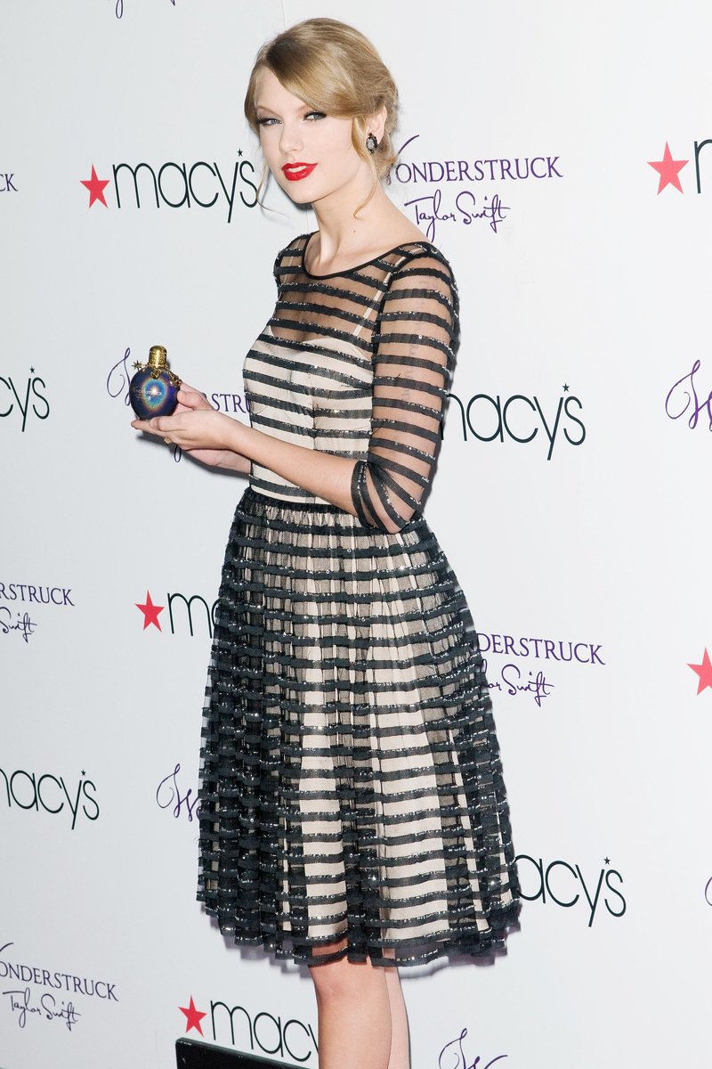Taylor Swift at Macy's Wonderstruck Fragrance Launch — photo 81
