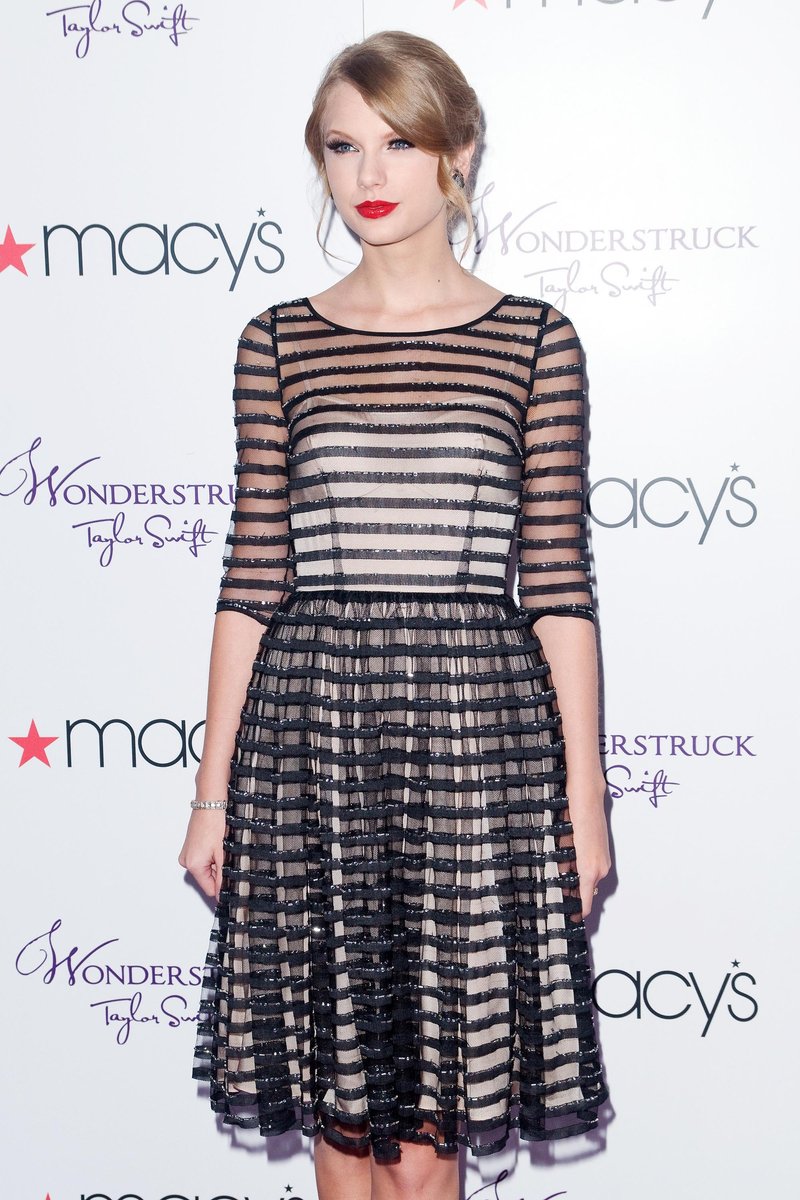 Taylor Swift at Macy's Wonderstruck Fragrance Launch — photo 84