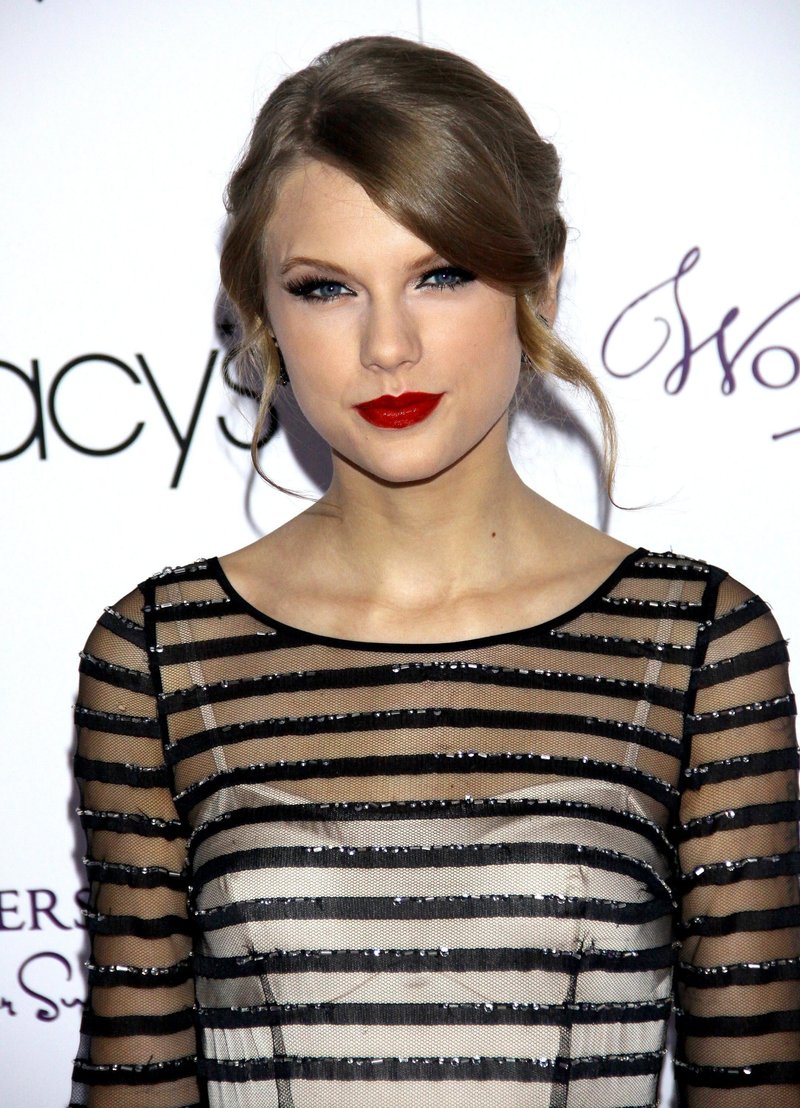 Taylor Swift at Macy's Wonderstruck Fragrance Launch — photo 105