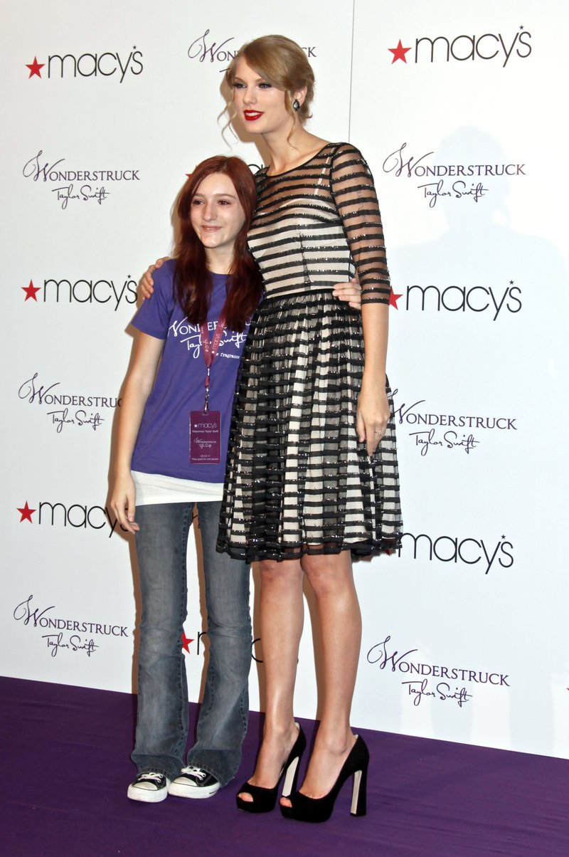 Taylor Swift at Macy's Wonderstruck Fragrance Launch — photo 129