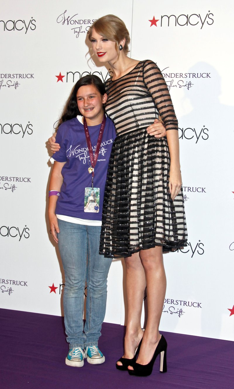 Taylor Swift at Macy's Wonderstruck Fragrance Launch — photo 130