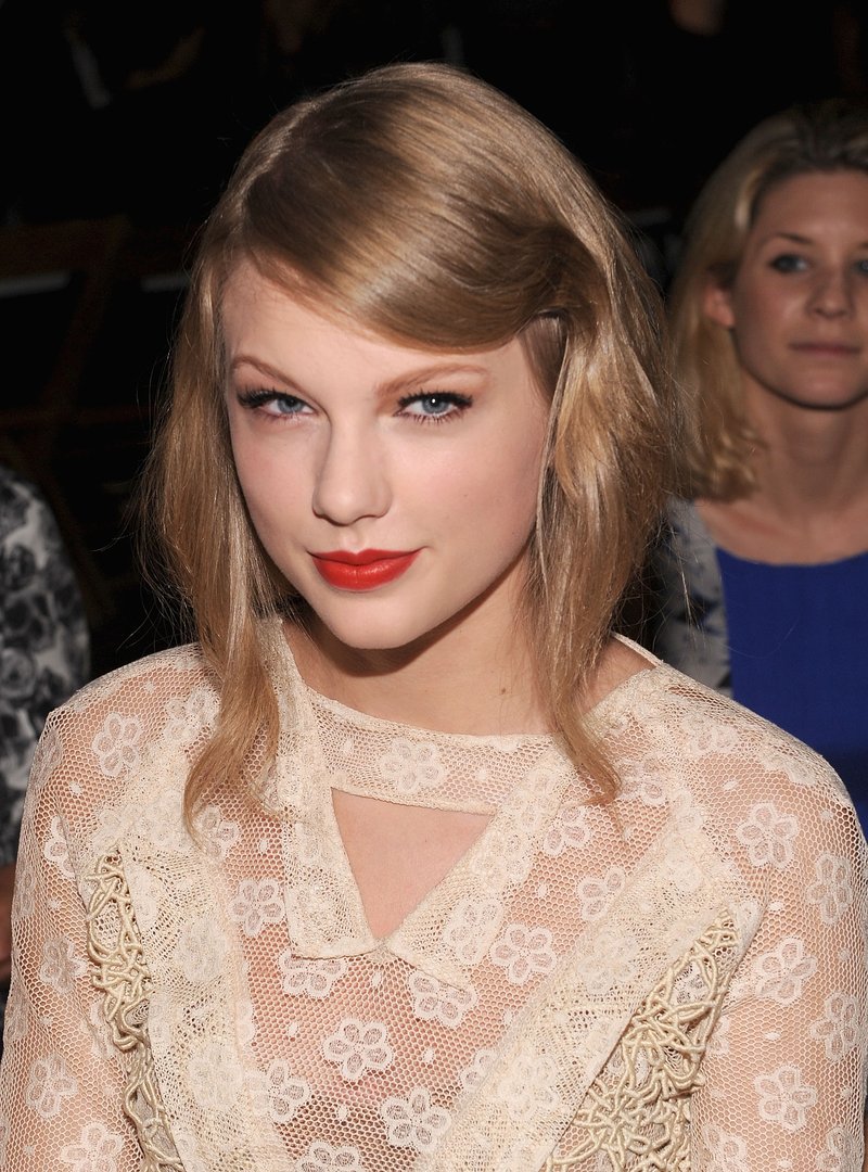 Taylor Swift at Rodarte Spring 2012 Fashion Show — photo 5