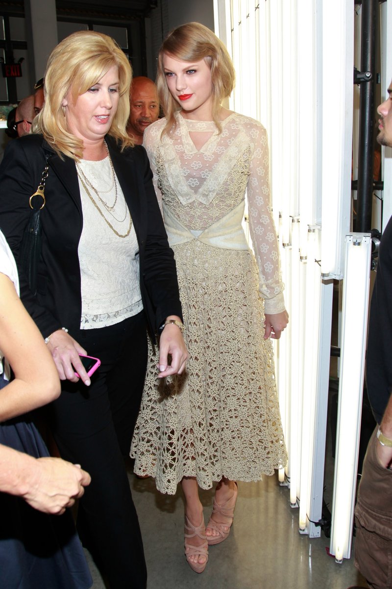 Taylor Swift at Rodarte Spring 2012 Fashion Show — photo 13
