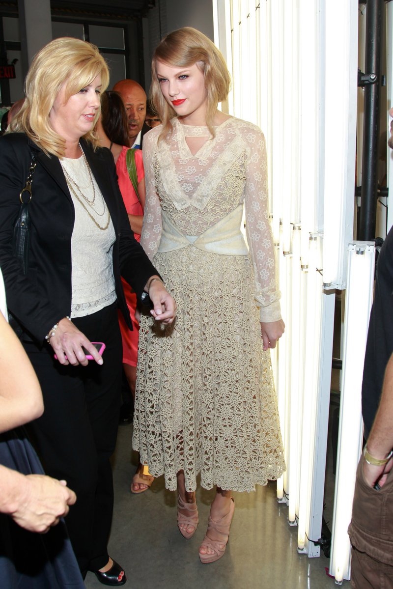 Taylor Swift at Rodarte Spring 2012 Fashion Show — photo 20