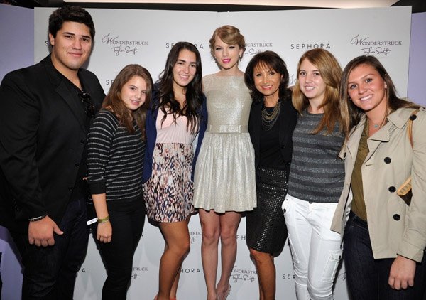 Taylor Swift at Sephora Wonderstruck Fragrance Launch — photo 10