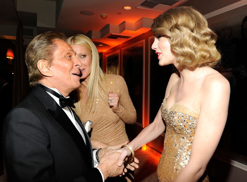 Taylor Swift at 2011 Vanity Fair Oscar Party — photo 19