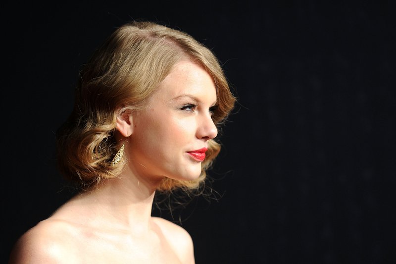 Taylor Swift at 2011 Vanity Fair Oscar Party — photo 50