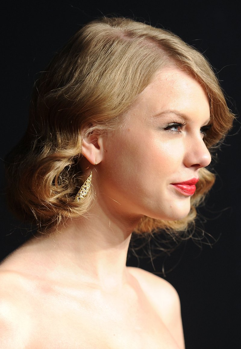Taylor Swift at 2011 Vanity Fair Oscar Party — photo 56
