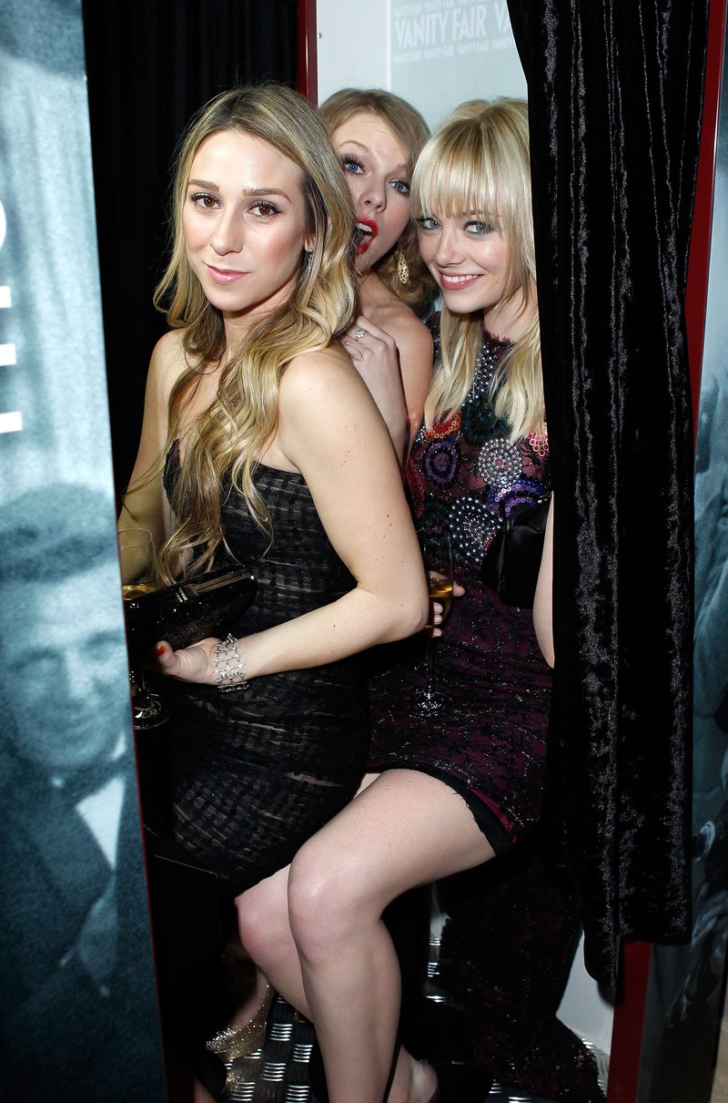 Taylor Swift at 2011 Vanity Fair Oscar Party — photo 59