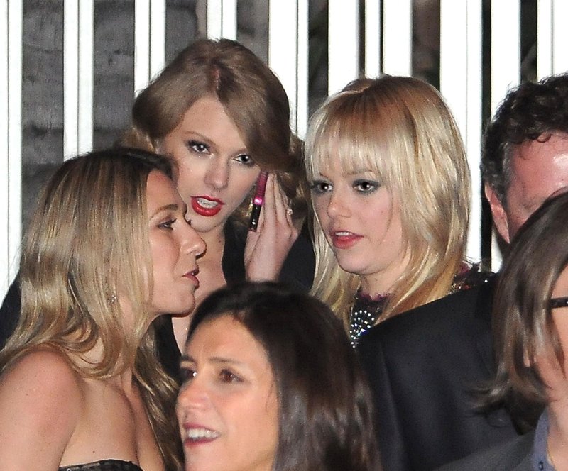 Taylor Swift at 2011 Vanity Fair Oscar Party — photo 83