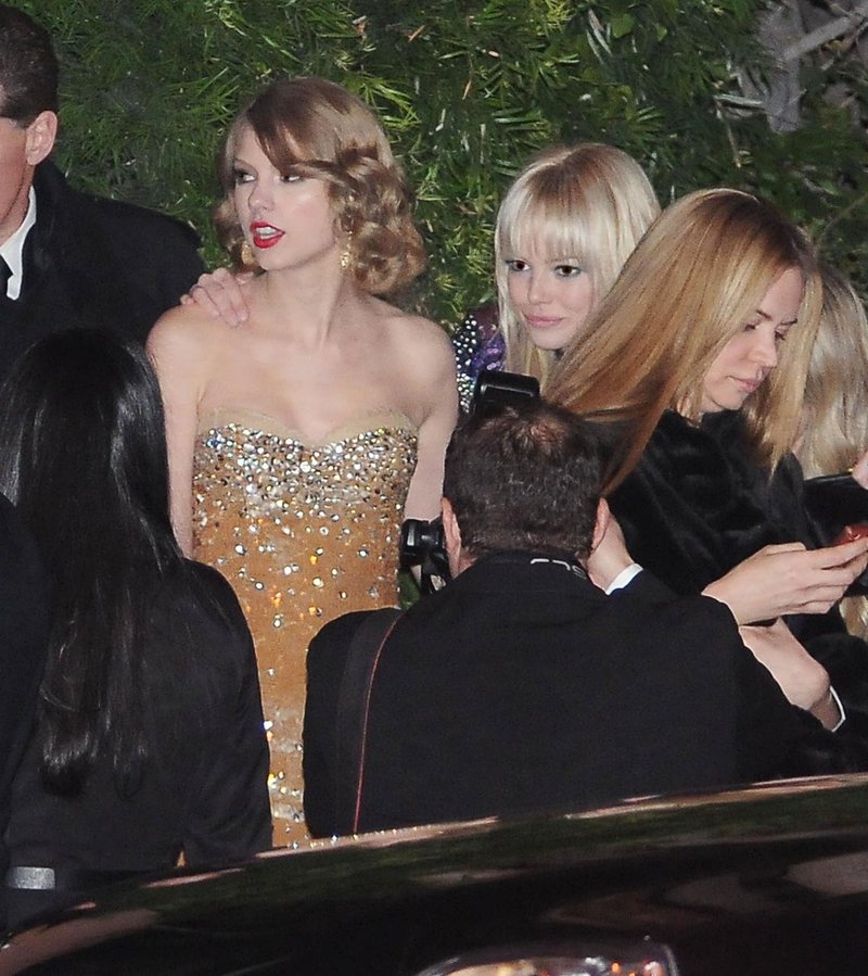 Taylor Swift at 2011 Vanity Fair Oscar Party — photo 85