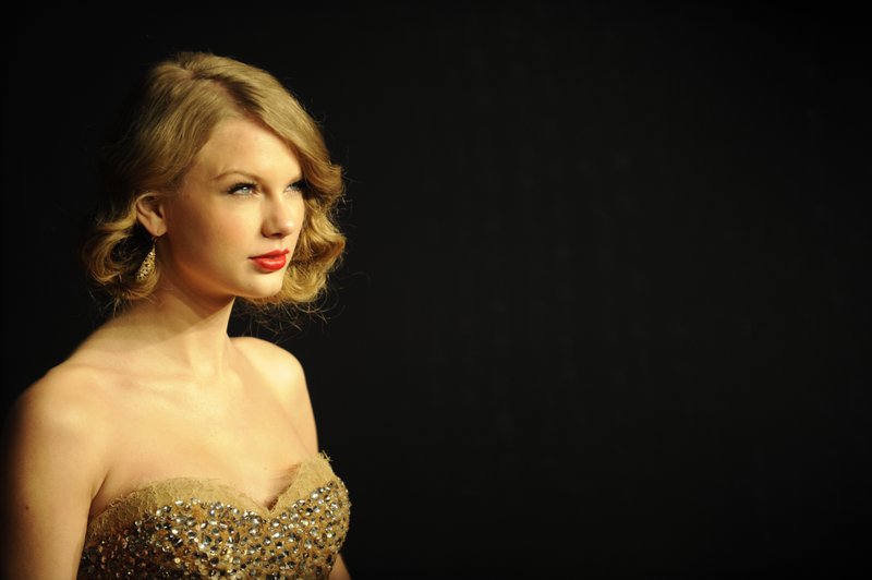 Taylor Swift at 2011 Vanity Fair Oscar Party — photo 90