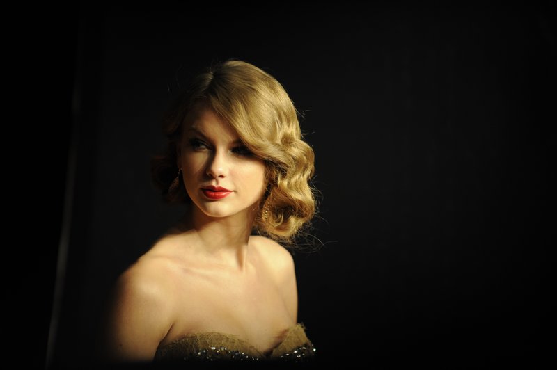 Taylor Swift at 2011 Vanity Fair Oscar Party — photo 93