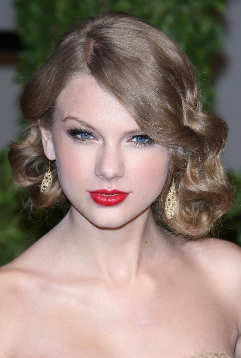 Taylor Swift at 2011 Vanity Fair Oscar Party — photo 103
