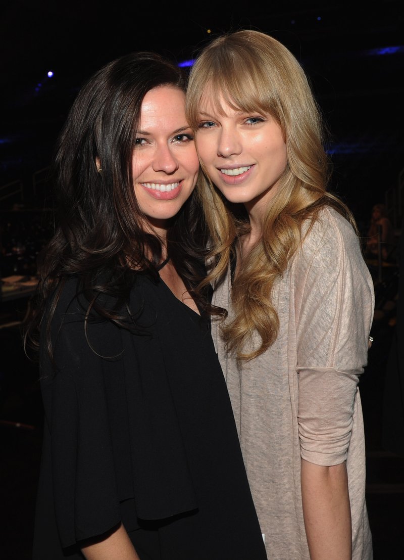 Taylor Swift at 54th Annual Grammy Awards - Rehearsals - Day 1 — photo 3