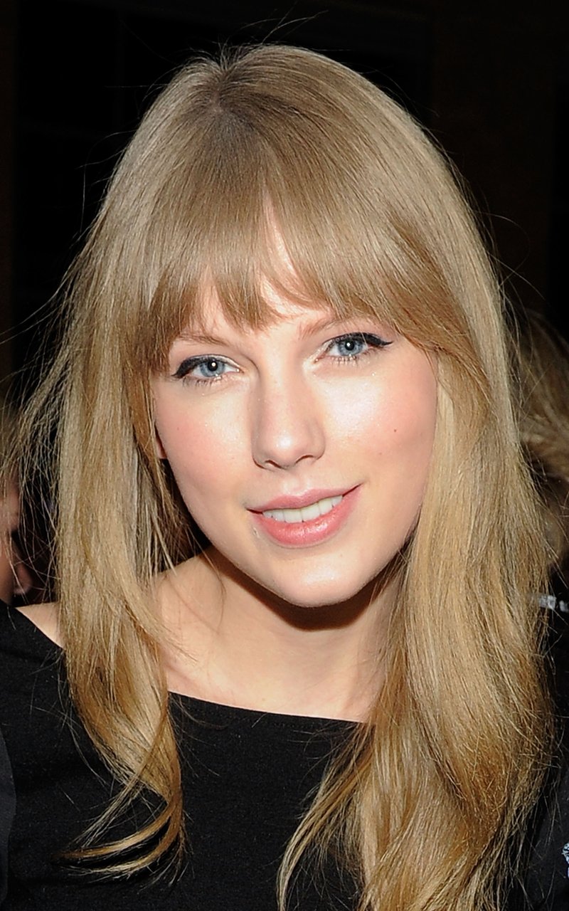 Taylor Swift at Artist At The Table Dinner And Discussion — photo 2