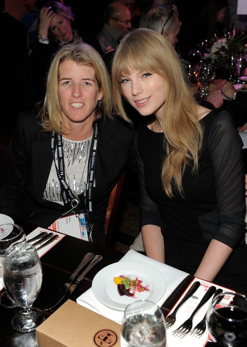 Taylor Swift at Artist At The Table Dinner And Discussion — photo 3