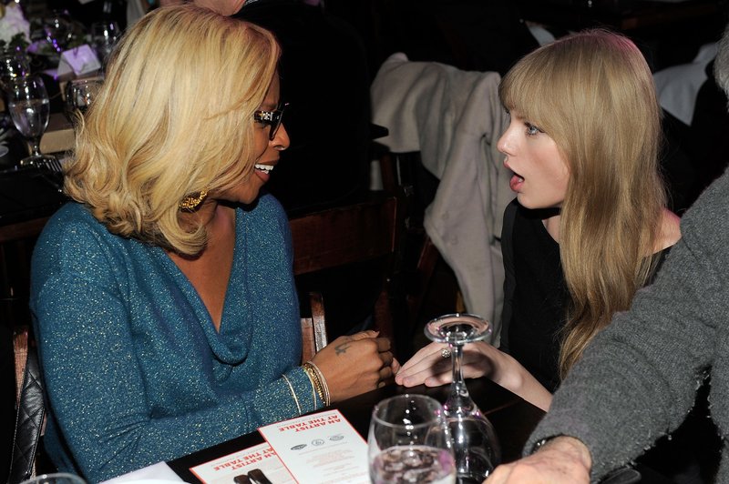 Taylor Swift at Artist At The Table Dinner And Discussion — photo 10