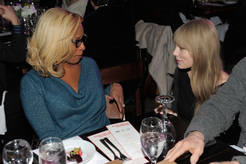 Taylor Swift at Artist At The Table Dinner And Discussion — photo 12