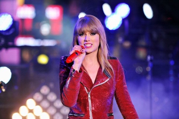 Taylor Swift at Dick Clark’s New Year’s Rockin’ Eve — photo 23