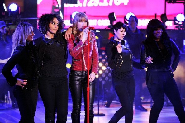 Taylor Swift at Dick Clark’s New Year’s Rockin’ Eve — photo 29