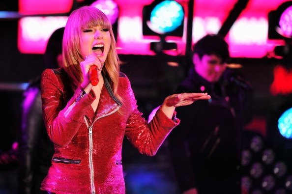 Taylor Swift at Dick Clark’s New Year’s Rockin’ Eve — photo 40