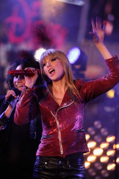 Taylor Swift at Dick Clark’s New Year’s Rockin’ Eve — photo 45