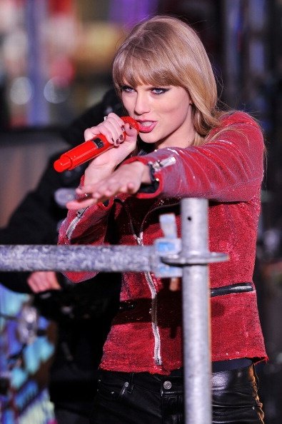 Taylor Swift at Dick Clark’s New Year’s Rockin’ Eve — photo 75