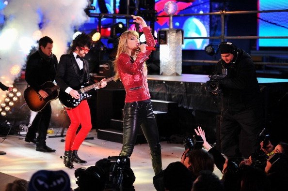 Taylor Swift at Dick Clark’s New Year’s Rockin’ Eve — photo 77