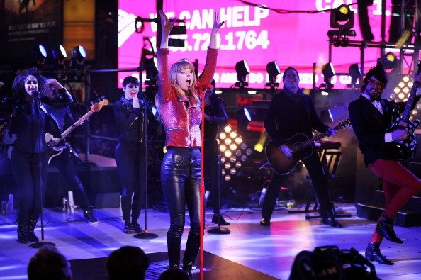 Taylor Swift at Dick Clark’s New Year’s Rockin’ Eve — photo 78